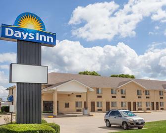 Days Inn by Wyndham Charleston - Charleston - Building
