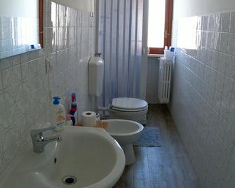 Appartamentino Corso Savona - Asti - Salle de bain