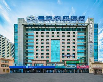 Huaer Qingshe Boutique Hotel (Pegasus Roundabout Branch) - Changji - Building