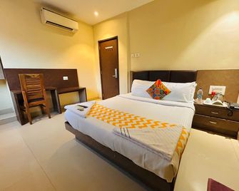 Hotel West inn - Mumbai - Bedroom