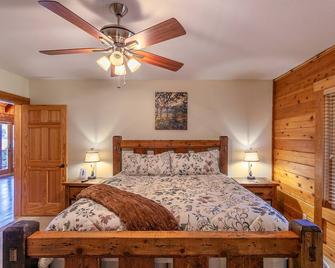 Whiskey River by The New - Jefferson - Bedroom