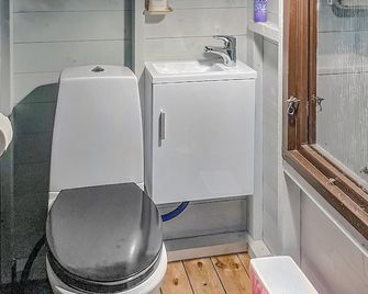 Stunning Home in Loettorp With Wifi - Löttorp