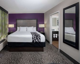La Quinta Inn & Suites by Wyndham Kennesaw - Kennesaw - Habitación