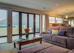 Lakefront Apartments - Queenstown - Living room