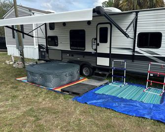 “rv Country Living” Glamping - Clewiston