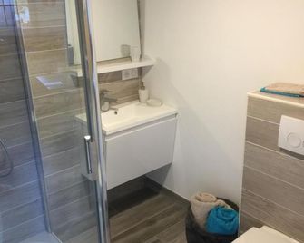 La Savoyarde, Chambre d'hôtes - Annecy - Salle de bain
