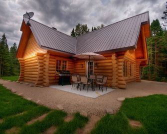 Le Chalet Le Bois Rond Des Ruisseaux - Saint-Tite-des-Caps - Patio
