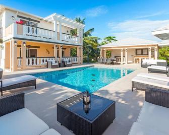 Sea La Vie - Beachside 1 Bedroom Unit #5 - Providenciales - Piscina