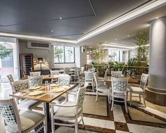Rex Hotel - קאלאמטה - מסעדה