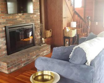Charming beachside cottage in quaint Onset - Buzzards Bay