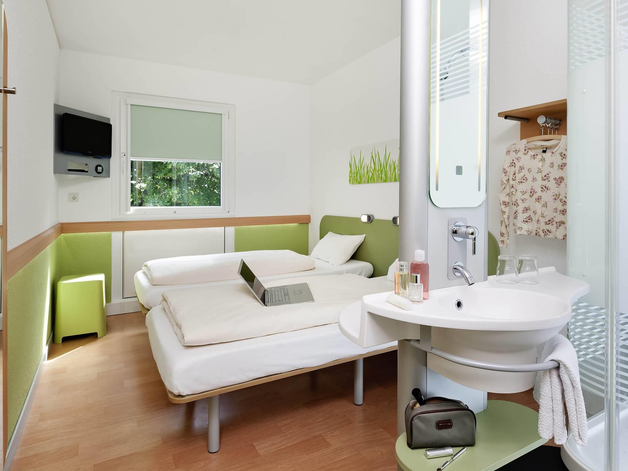 إيبيس بدجت كولن ميسي