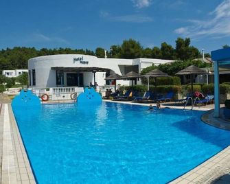 Hotel Muses - Koukounaries - Piscina