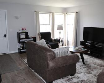 Quaint & Comfy in Pella - Pella