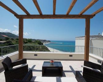 Borgo degli Dei - Affittacamere Poseidone - Parghelia - Balkón