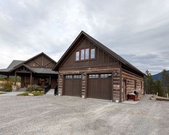 Best Mountain Views Of Glacier Park, West Glacier! One Mile From Glacier Park! - West Glacier - Building