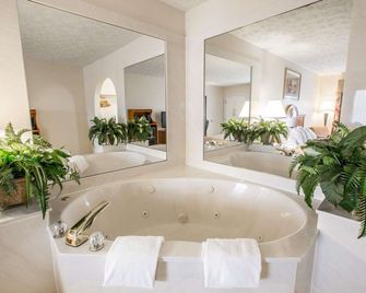 Quality Inn Dahlonega Near University - Dahlonega - Pool