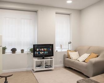 Apartment Close To Old Town Optional Garage 10 / Night - Bilbao - Olohuone