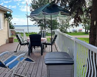 4 Seasons Lakeview Cottage at Pigeon Lake - Westerose - Balcony