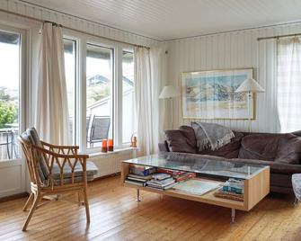6 person holiday home in Bovallstrand-By Traum - Bovallstrand - Living room