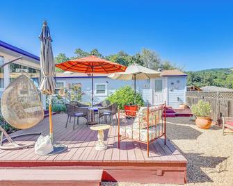 Romantic Casita with Garden and Deck 2 Miles to Plaza! - Sonoma