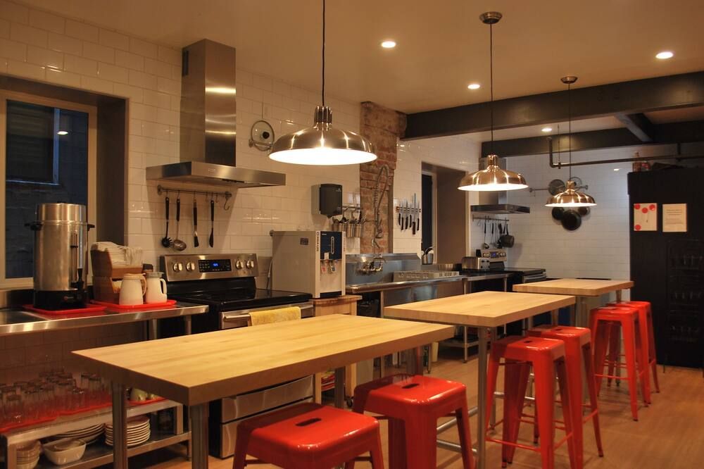 بيت شباب أورانج فيليدج