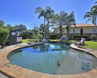 Spacious Open Plan Villa with Complex Pool - Woodgate - Piscina