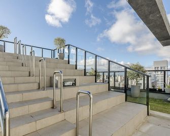 Estadia confortável e completa no Centro de Curitiba - ECL - Curitiba - Balcony