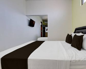 Ndalem Mantrijeron Hotel - Yogyakarta - Habitación
