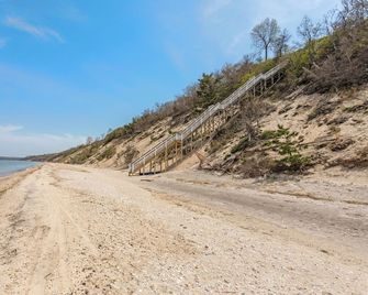 Beachfront Mega Mansion - Port Jefferson - Playa
