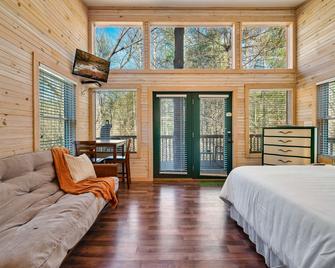 Rivers Edge Treehouses - Robbinsville - Bedroom