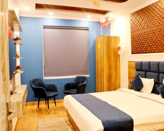 Red Leaf Hotels - Chandigarh - Quarto