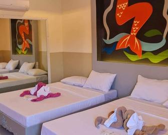 Sweet Mermaids Hotel and Restobar - Lingayen - Bedroom