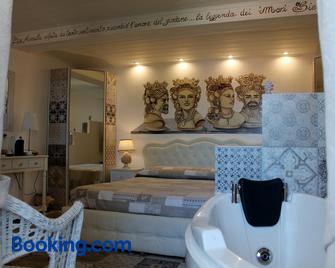 Bed & Breakfast Triskeles - Giardini Naxos - Yatak Odası