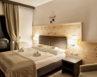 Hotel Alla Rocca - Varena - Slaapkamer