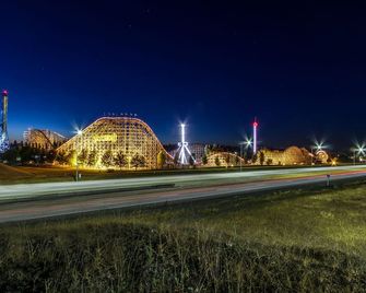 Charming condo with lake access & great location close to skiing & Silverwood - Dover - Building