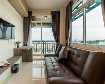 Evergreen Suite Hotel - Surat Thani - Huiskamer