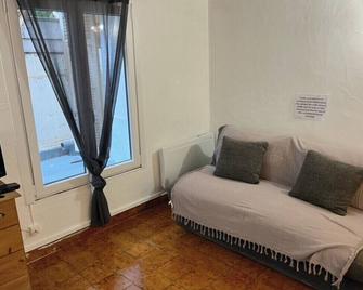Mezzanine studio 1.2 km from the sea - Nice - Sala de estar