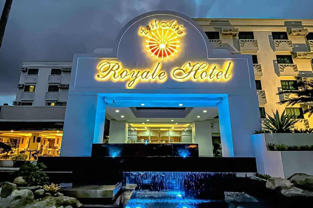 إيست إيشيا رويال هوتل