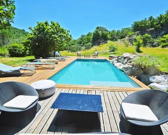 Villa in the woods 6 bedrooms 12/15 people jacuzzi hammam private heated pool - Puygiron - Piscina