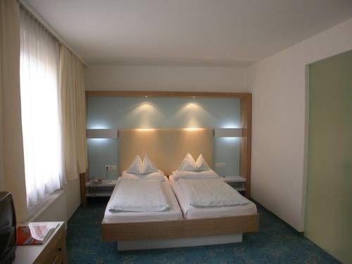 Dom-Hotel - لينز - غرفة نوم