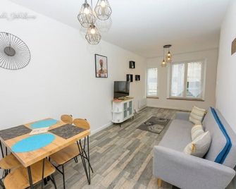 Bright, spacious apartment - Toul - Salon