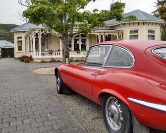 Collingwood Manor Bed & Breakfast - Nelson - Building