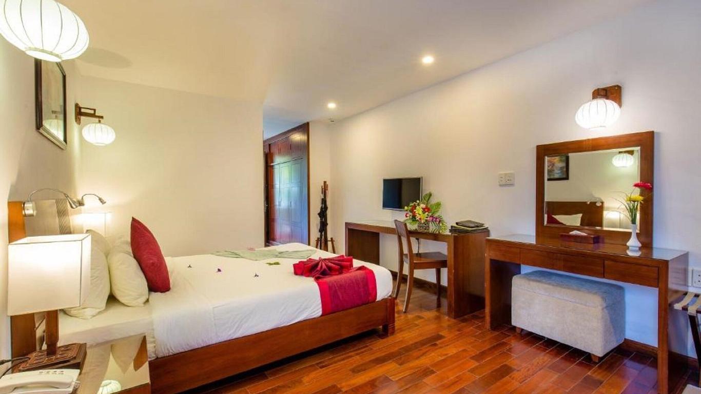 Vinh Hung Riverside Resort & Spa