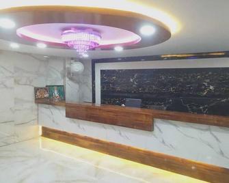 Iroomz Hotel Apoorva - Shamshabad - Front desk
