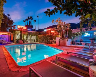 Perfect Location! - El Mirador Unit E - Palm Springs - Pool