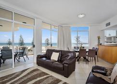 Kirra Beach Apartments - Coolangatta - Living room