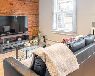 Cozy 1BR Condo Unit on James Street North - Hamilton - Living room