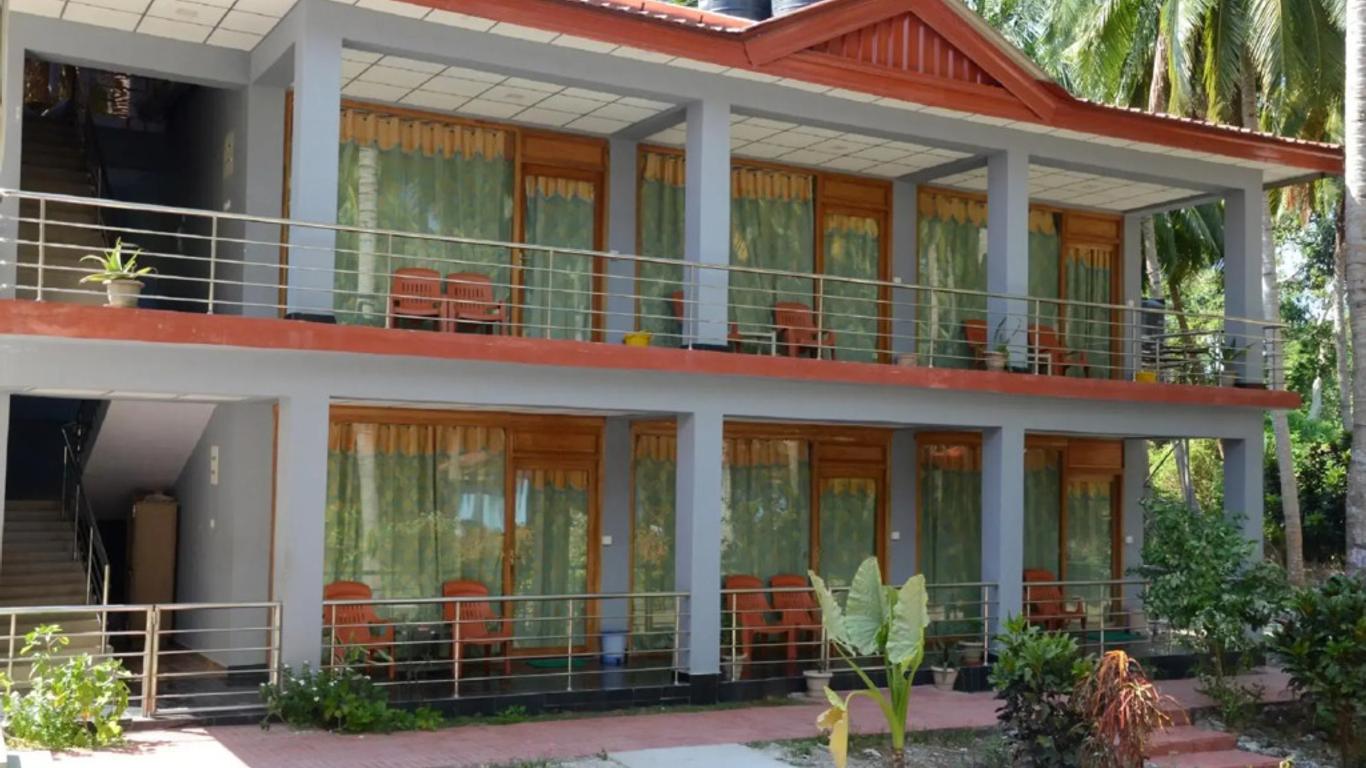Coconhuts Beach Resort