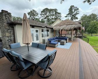 The Lake Houston Escape - Crosby - Patio