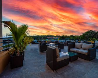 Comfort Inn and Suites Tobago - Scarborough - Balcón